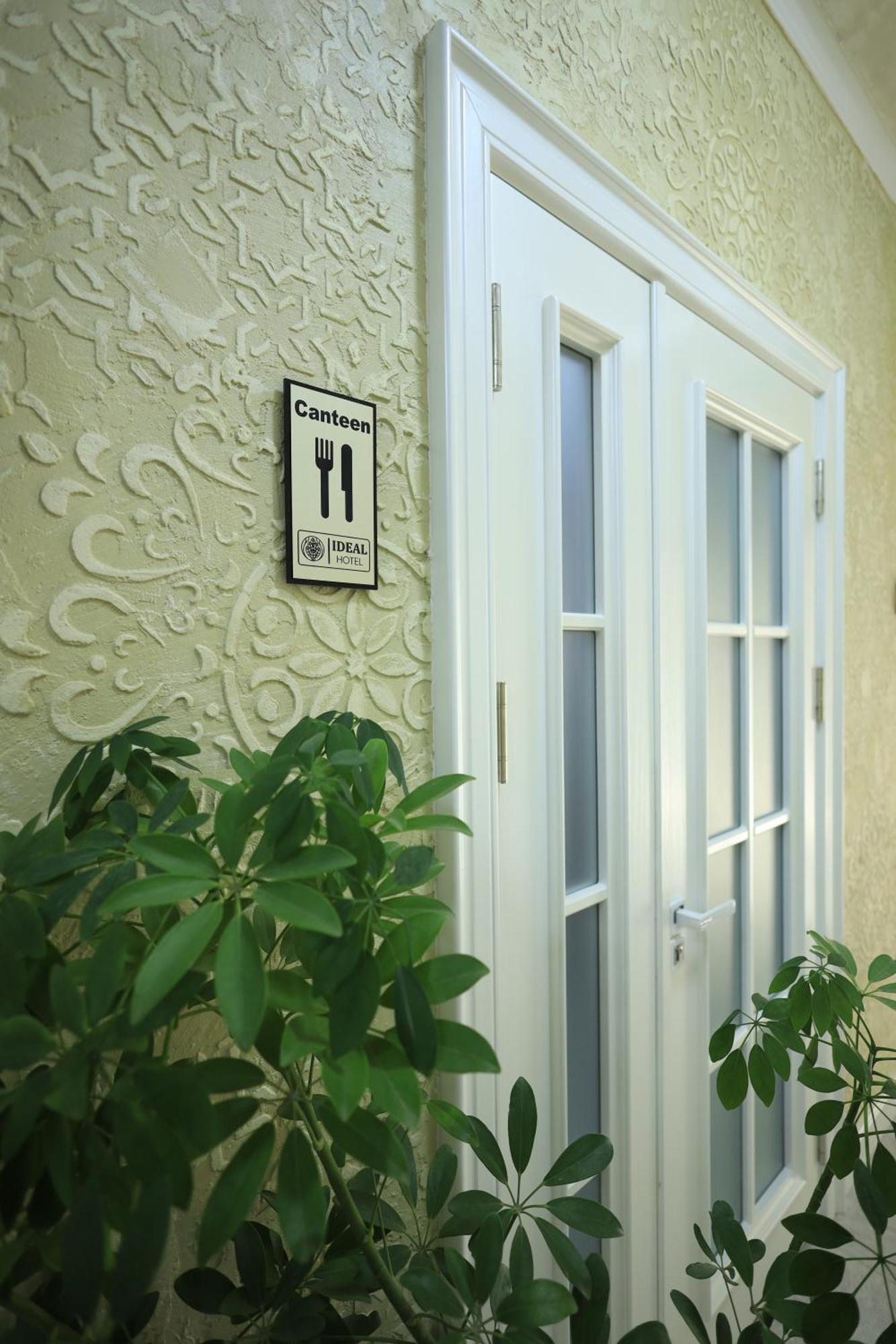 Ideal Hotel Nukus Buitenkant foto